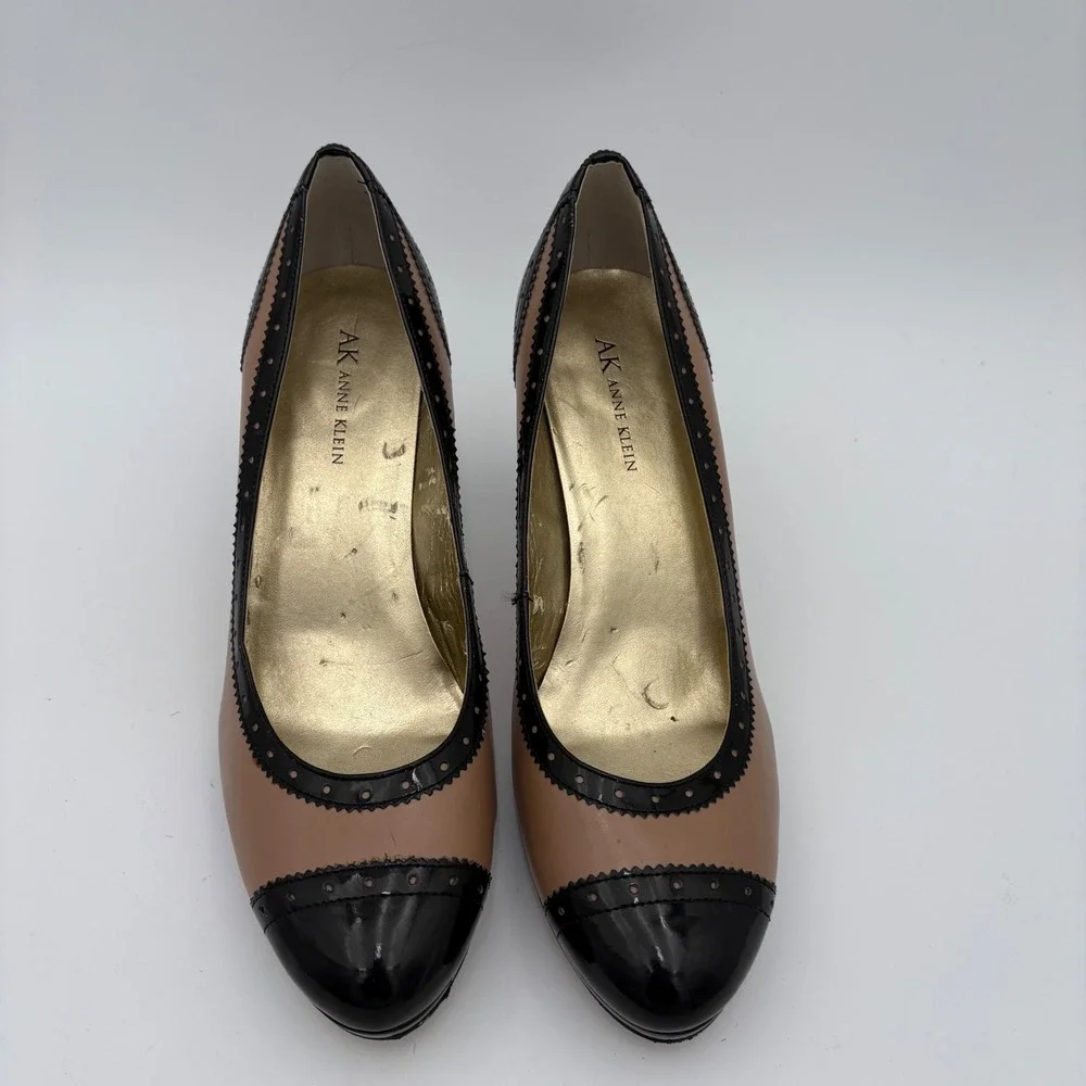 AK Anne Klein Women‎ Tan Black Cap Toe Brogue Heel Pumps Shoes Size 9.5M